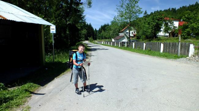 Trasę zaczynamy od dotarcia na końcowy przystanek PKS we wsi Kocierz Basie.