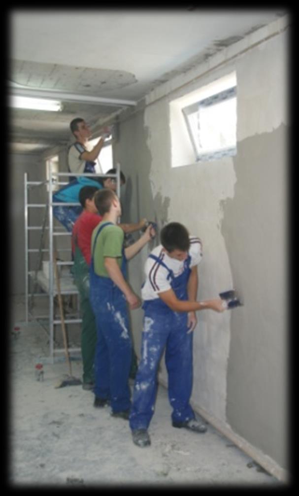 MURARZ-TYNKARZ Zawód ma wyodrębnioną 1 kwalifikację: K1 Wykonywanie robót murarskich i tynkarskich Absolwent szkoły kształcącej w zawodzie murarz-tynkarz jest przygotowany do wykonywania