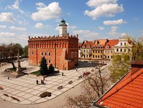 śpiewanie i bajanie, a najodważniejsze z Pań dowiedzą się "co kryje kupiecki wór", wzmocnimy się także nieco miodem, a później sprawdzimy czy w ogóle i jak działa.