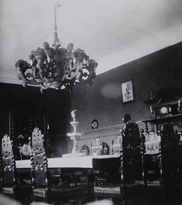 Czernin pokój jadalny. Czernin, dwór od południa, kartka pocztowa, ok. 1910 r. Czernin. A dining room. Czernin, ca. 1910. A postcard with south view of the manor house.