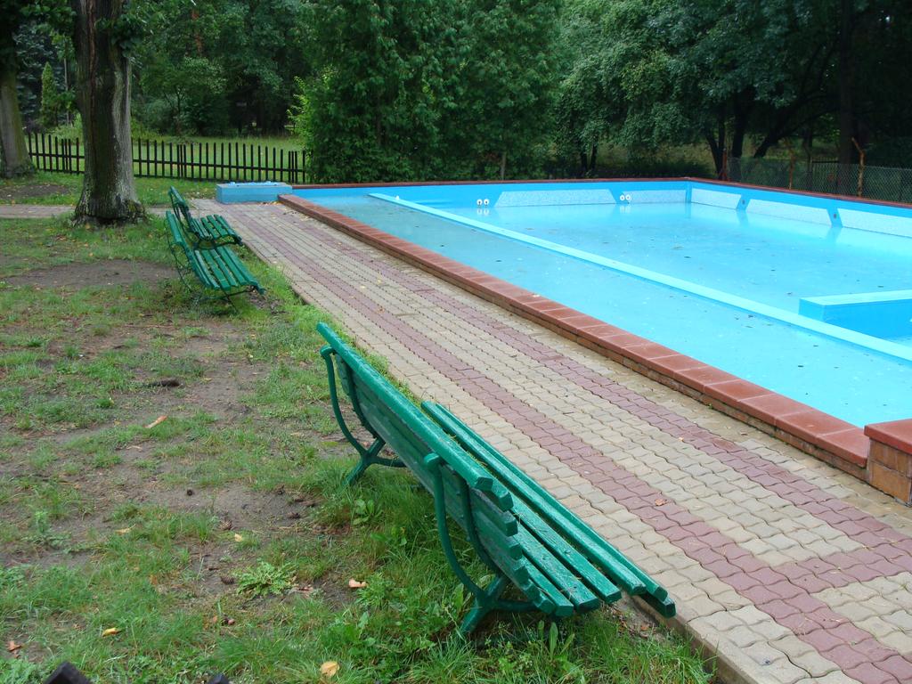 S t r o n a 12 8. ZESPÓŁ BORODZIKÓW DLA DZIECI Zespół brodzików znajduje się w północno-zachodnim obszarze basenu usytuowanym poniżej 0 budynku szatni.