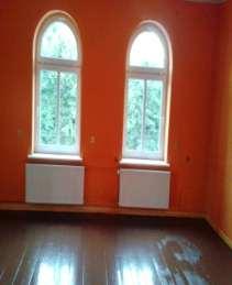 Pokoje nr 1, 2 Lokal wyposażony jest w instalacje: elektryczną, wodną (miejską), kanalizacyjną