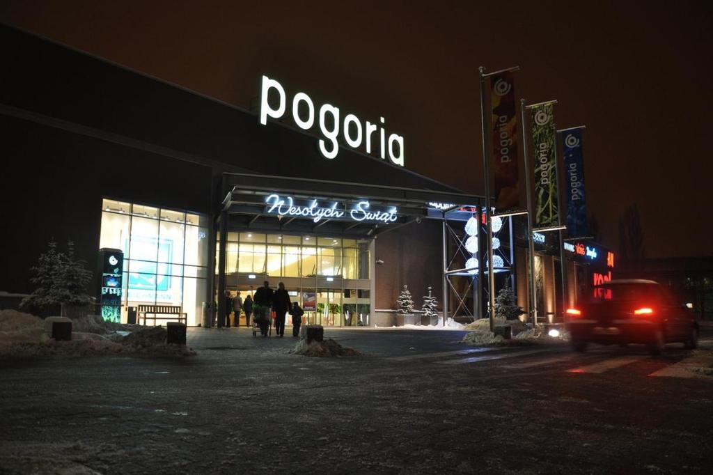 Krajobraz postindustrialny. Przestrzeń i miejsce w doświadczeniu osobistym Rycina 20. Najbliższy hipermarket Pogoria w Dąbrowie Górniczej Fot. Karolina Tyrka 4.