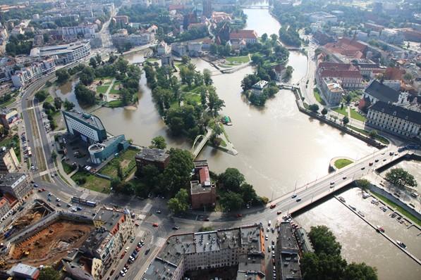 Nowa struktura organów administracji publicznej utworzenie państwowych osób prawnych: Zarządu Dorzecza Wisły oraz Zarządu Dorzecza Odry pozyskiwanie i gromadzenie wpływów generowanych przez