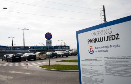 Efekt planowany układ parkingów funkcjonujących w systemie P&R ma za zadanie zachęcać do korzystania z komunikacji zbiorowej, zwłaszcza przy