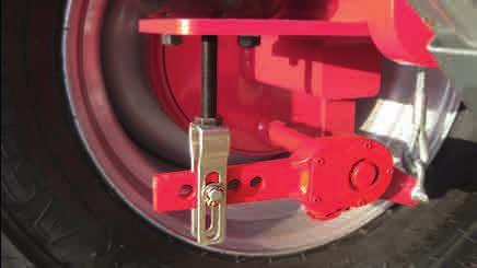 ¾ Przed zwolnieniem hamulca zabezpieczyć maszynę przed stoczeniem wkładając kliny pod koła. Hamulec pneumatyczny Podłączanie 1. Najpierw podłączyć złącze Hamulec (żółte). 2.