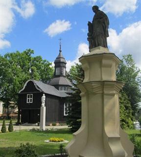 W roku 1948 ciała ekshumowano na cmentarz bohaterów w Poznaniu, a w miejscu tym ustawiono pomnik upamiętniający to zdarzenie. W miejsce to prowadzi pieszy szlak czerwony z Miedzichowa do Łomnicy.