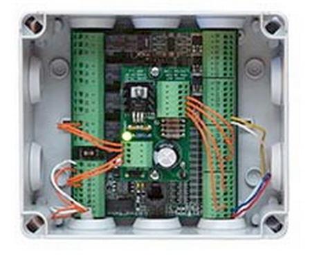 Prosta obsługa za pomocą ekranu dotykowego lub zdalny dostęp poprzez przeglądarkę internetową Komunikacja: Modbus RTU (RS-8) do K-FC s / K-UFC s i wewnętrzna I/O s, TCP / IP (Ethernet RJ) dla