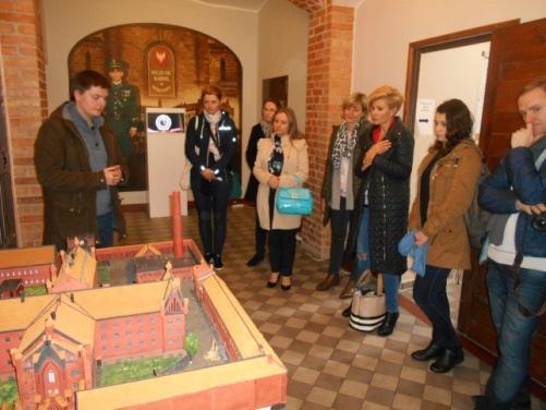 Dzięki pomocy i zaangażowaniu pana Jarosława Wróblewskiego nauczyciele naszej szkoły mogli zwiedzić powstające Muzeum.