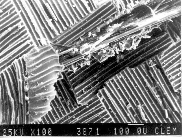 Outsider surface in the position of composite GFRP crack for angle fibres orientation 0, scanning microscope. Rys. 2.