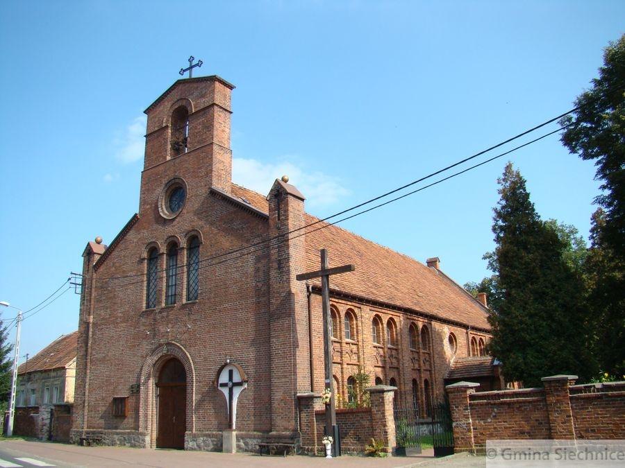 Natomiast w 1909 roku wybudowano linię Wrocław-Siechnice-Jelcz-Opole. W końcu drugiej wojny światowej, tereny gminy przejęte zostały przez żołnierzy 1 Frontu Ukraińskiego.