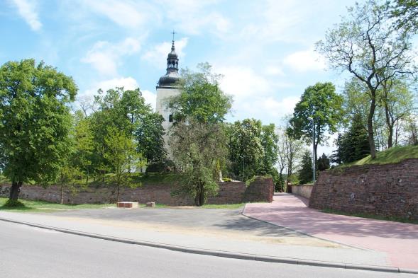 Dziennik Urzędowy Województwa Śląskiego 41 Poz. 5060 Zdjęcia nr 5, 6, 7, 8. Założenie obronne, Danków W Dankowie, nad Liswartą na pocz. XV w. powstał zamek. W XVI w.