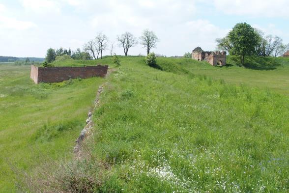 Kolejne przebudowy zamku, polegające na otoczeniu go fortyfikacjami typu bastionowego, przeprowadził w latach 30. XVII w. Stanisław Warszycki, późniejszy kasztelan krakowski.