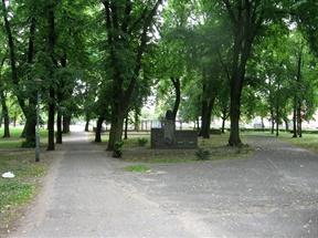 Okazała willa przy ulicy 17 Stycznia 1 (dawniej Bismarckstrasse) powstała w 1880 r. Piętrowy budynek, wzniesiony na rzucie kwadratu, otrzymał klasycystyczną formę.