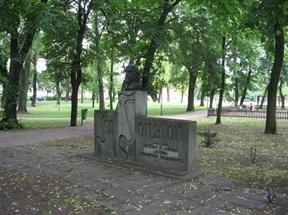 W 1924 roku była największą placówką edukacyjną w mieście. W okresie okupacji hitlerowskiej obiekt znalazł się w posiadaniu nowych władz niemieckich.