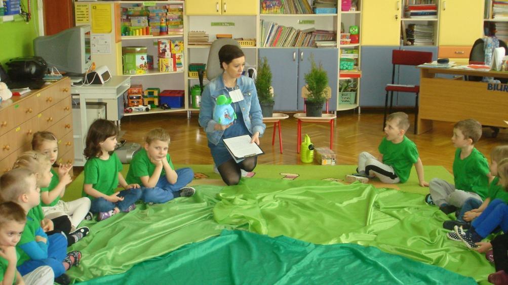 uzmysłowienie dzieciom jak las zmienia się w ciągu roku; kształtowanie postaw proekologicznych; zapoznanie dzieci z zasadami sadzenia drzew; zapoznanie dzieci z korzyściami, jakie człowiek