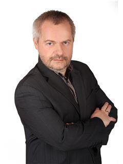 Bogusław Urbaś RE/MAX Home Professional M +48 691 505 492 E boguslaw.urbas@remax-polska.