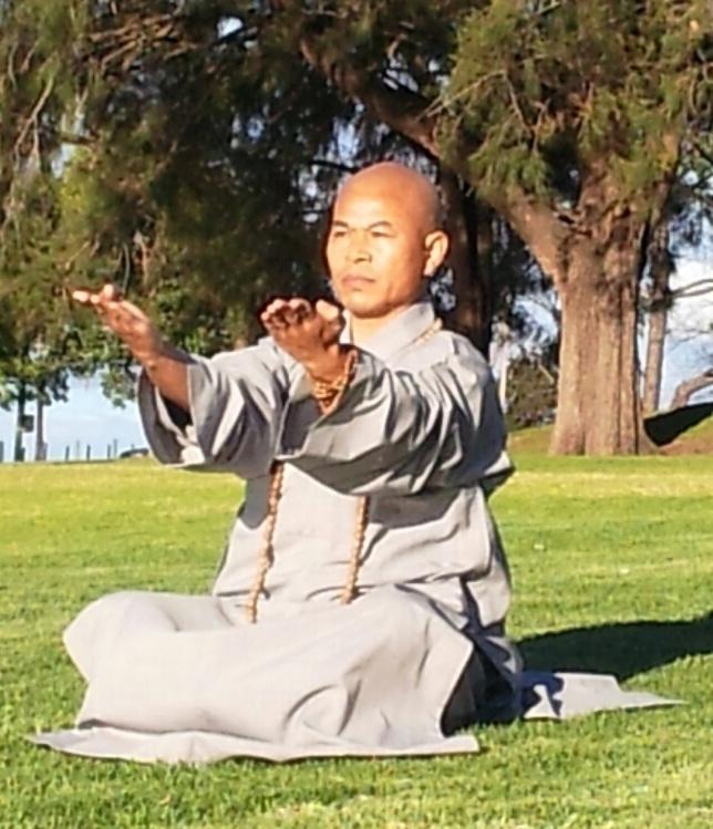 4 W wielu systemach shaolińskiego klasztornego qigong u istnieją ponadto ćwiczenia imitujące zachowanie się człowieka żyjącego w otoczeniu dzikiej przyrody, jak