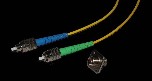Adaptery E2000/APC SM Adaptery E-2000 small flange Montaż wtyków na kablach 3/2,4/2 mm i włóknach