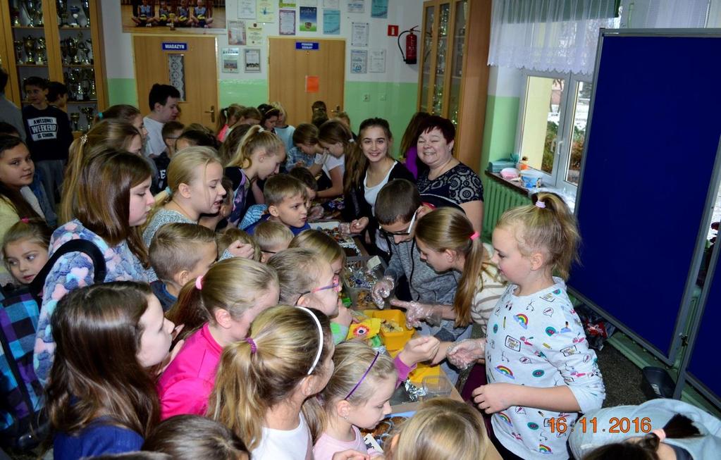 Mikołajki szkolne W dniu 6 grudnia 2016 roku w naszej szkole odbyły się Szkolne Mikołajki.