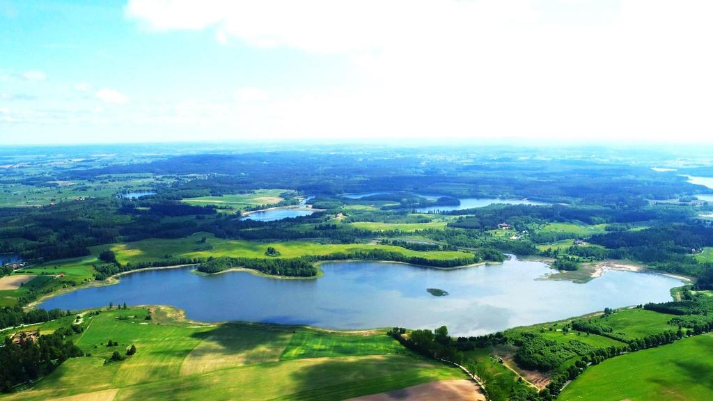 Jezioro Pozezdrze Jezioro o powierzchni przekraczającej 122ha z charakterystyczną, niewielką wyspą.