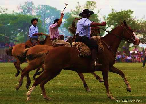 Dzień 5. Powrót do tradycji Tylko 6km dzieli nas od miasteczka San Antonio de Areco, zwanego Kolebką tradycji gauchos.