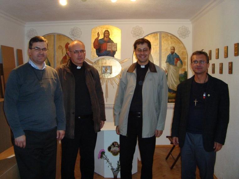 Oblackie wiadomości z Ukrainy Wrzesień 2011 4 O. Paweł Tomys 14 września był na odpuście w parafii Podwyższenia Krzyża św. w Kijowie, w której duszpasterzują karmelici. Z kolei o.