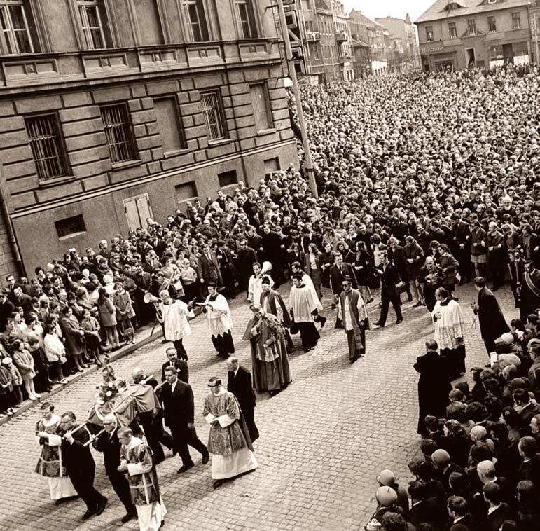 maja 1957 roku, kiedy to decyzją prymasa Polski Kardynała