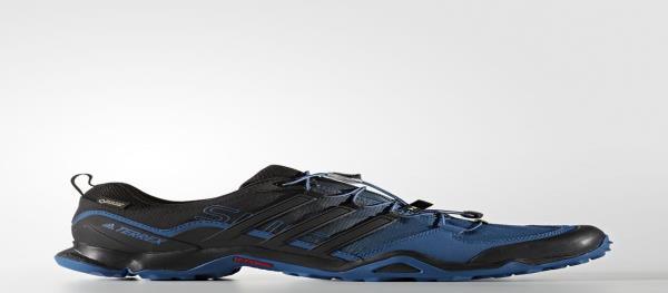 Dzięki dodatkowej wentylacji w górnej części sprawdzi się w wysokich temperaturach. Buty TERREX Swift R GTX Shoes 3. Obuwie sportowe halowe 1 x 41 1 x 43 2 x 44 par.
