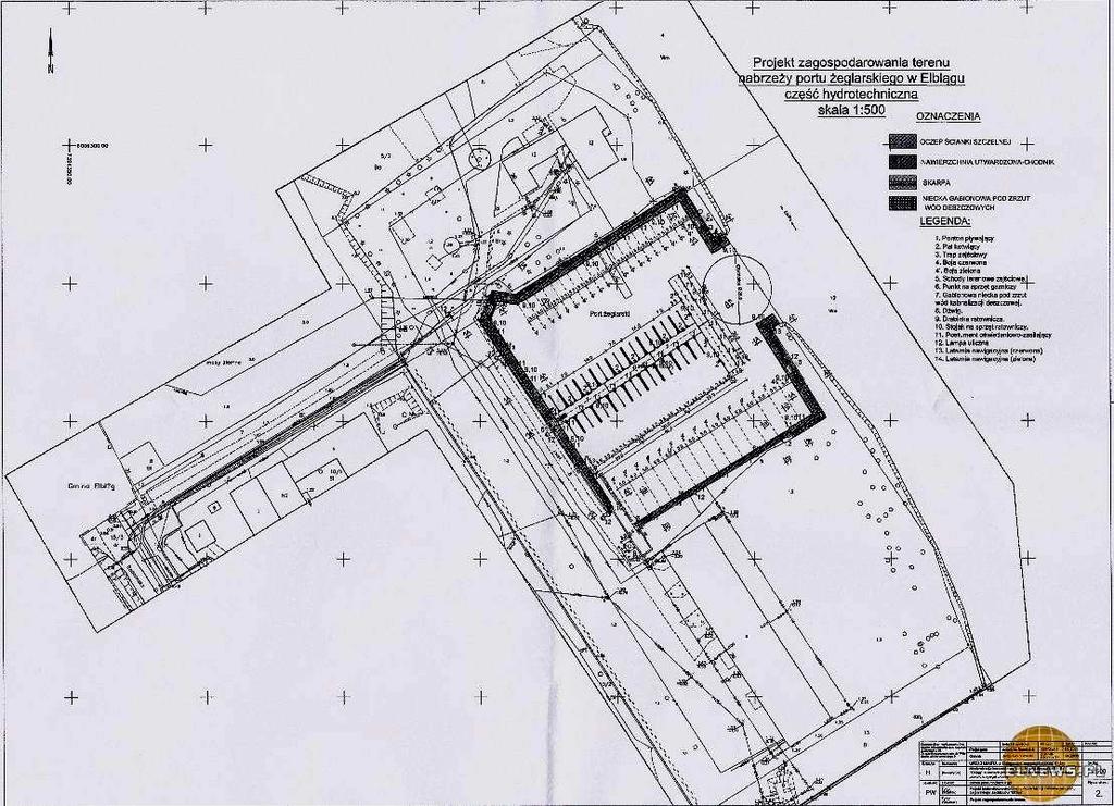 Przystań żeglarską w Błotniku zrealizowano w ramach Projektu w: części hydrotechnicznej program inwestycji przewiduje budowę pomostów cumowniczych dla jachtów.