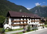 Włochy \ Madonna Di Campiglio \ Pinzolo Oferta: PIERWSZY ŚNIEG hotel Olympic Royal Terminy Termin Ilość noclegów Transport Cena 08.12.