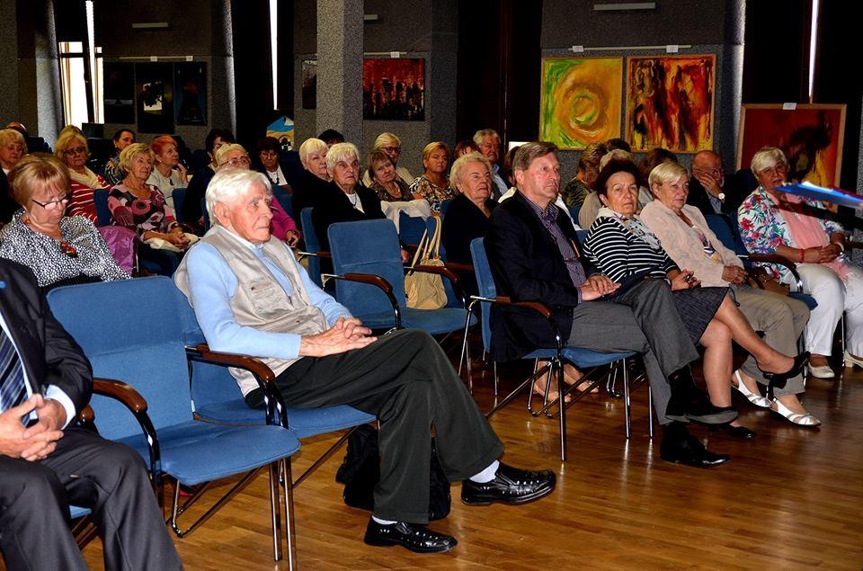 Uniwersytet Trzeciego Wieku 43 czwartkowych spotkań. Każde spotkanie obejmowało dwie godziny wykładowe. W zajęciach uczestniczyło 95 Słuchaczy.