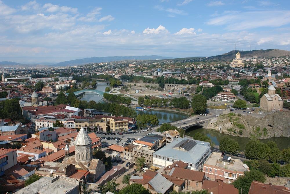 Dzień 2 4.00 przylot do Tbilisi. Transfer do hotelu, rozlokowanie, odpoczynek. 10.00 śniadanie.