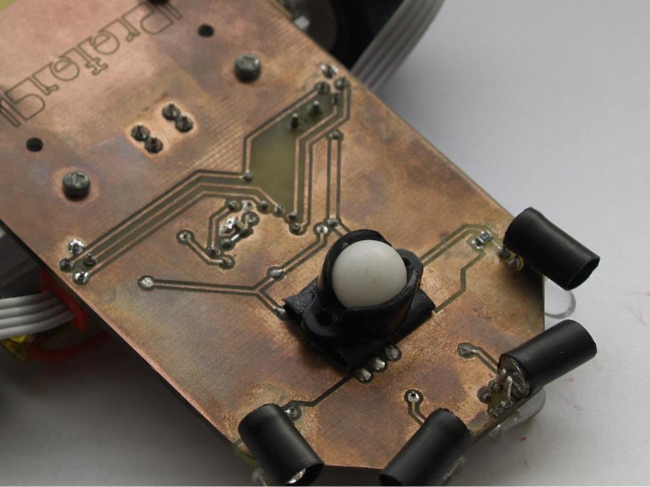 3. Konstrukcja mechaniczna Płytka z laminatu o grubości 1,5mm, na której znajduje się elektronika, jest jednocześnie podstawą mechaniki IPreferPI.