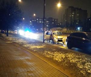 Rozwiązaniem jest stworzenie w mieście ścieżek rowerowych i bus pasów, a także inwestowanie w transport publiczny oraz pamiętanie o tym, że najprostszym i najzdrowszym środkiem transportu są nasze