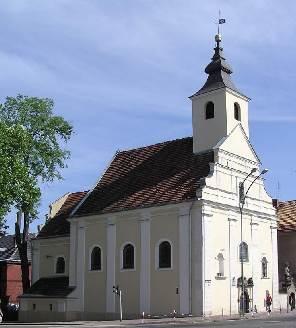widokową. Na ścianach dawnej kaplicy grobowej zachowały się epitafia rodziny Bironów.