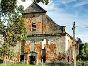 Wymiarki) z odremontowaną wieżą z dwoma dzwonami, gotycki kościół ewangelicki w Przecławiu (gm. Niegosławice), wczesnogotycki kościół pw. św. Jakuba z XIII wieku z bramą kościelną w Długim (gm.