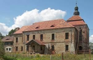 pochodzi także murowany z kamienia i cegły budynek dawnej plebanii przy kościele pw. św. Jakuba w Przecławiu (gm. Niegosławice).