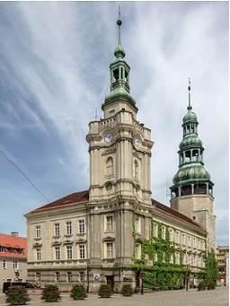 Dziennik Urzędowy Województwa Lubuskiego 42 Poz. 728 Do najstarszych tego typu obiektów na terenie powiatu żagańskiego należą ratusze.