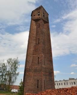 66 Wieża ciśnień w Jankowej Żagańskiej Z 1893 roku pochodzą obiekty zakładów wodociągowych w Żaganiu w tym: budynek pompowni i hali filtrów, budynek napowietrzania wody wraz z wyposażeniem.