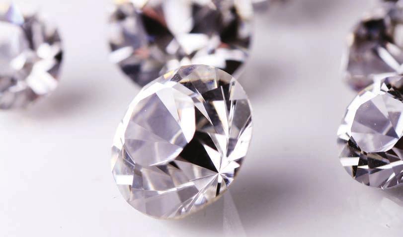 Kolekcja Kryształ Egipski Błyszczącymi kryształami można upiększyć każde wnętrze, doskonale współgrają ze światłem i potrafią