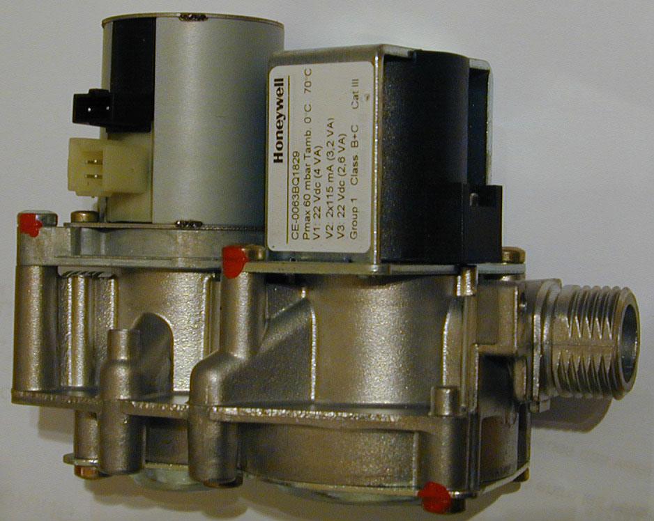 Serwis Mechanizm gazowy: EVS1 = 120 omów: cewka jest zasilana napięciem 24 V (napięcie otwarcia) przez mniej niż sekundę, później 14 V (napięcie podtrzymujące).