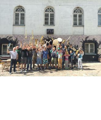 Marycha River Brass Band to zespół prowadzony przez Mariana Szaryńskiego - trębacza, multiinstrumentalistę, aranżera, muzyka jazzowego i znakomitego pedagoga.