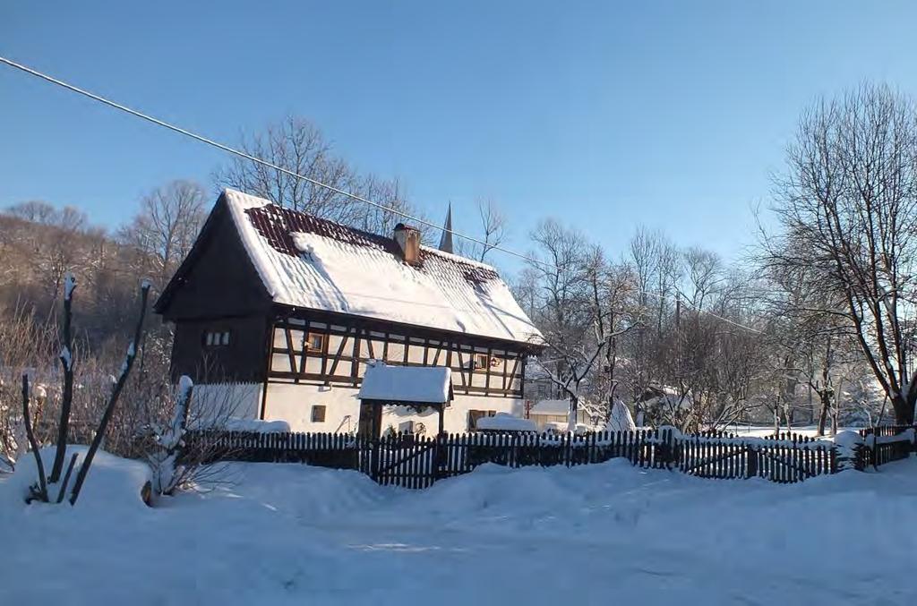 Liczne stare budynki szachulcowe, domy przysłupowe,