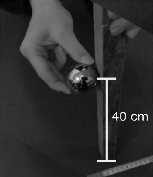 An example of tested steel base with geophone in measurement position Fot. 2.