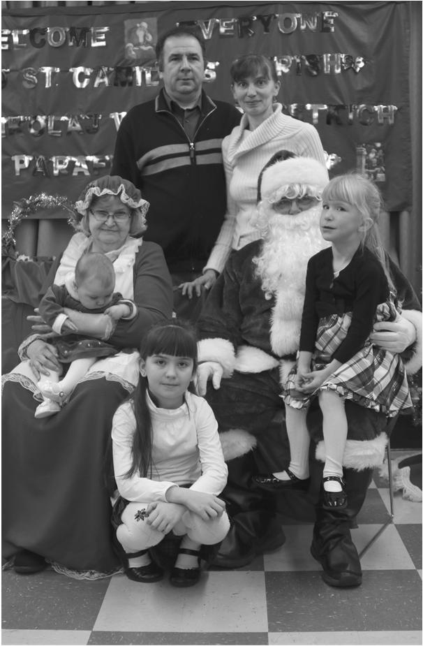 Uwaga dzieci Podobnie jak w latach ubiegłych Święty Mikołaj przyjął zaproszenie i przybędzie do nas, aby odwiedzić dzieci naszej para ii w niedzielę, 6 grudnia, 2015 roku.