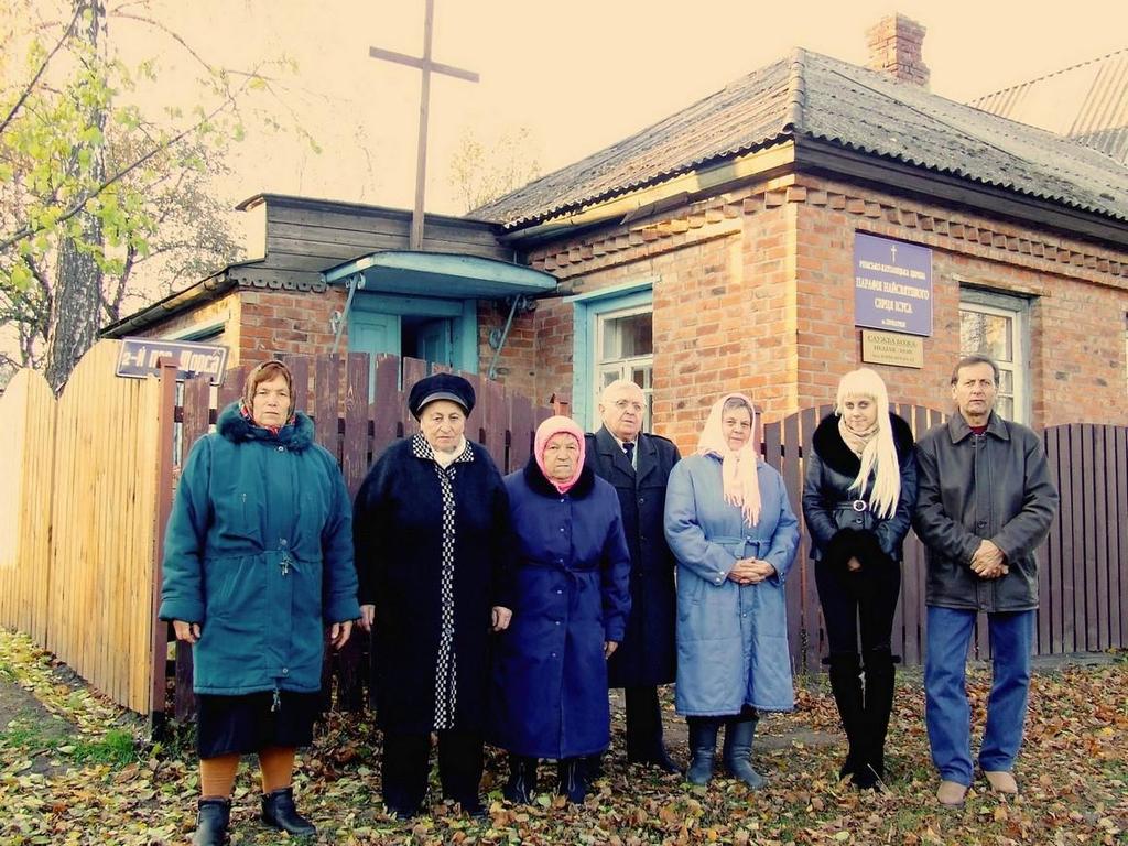 Zdjęcia: Cyprian Czop OMI Oblackie wiadomości z Ukrainy Październik 2010 11 rodzin patologicznych i sieroty w domach dziecka (z których jeden zupełnie niedawno został zamknięty z powodu złej woli