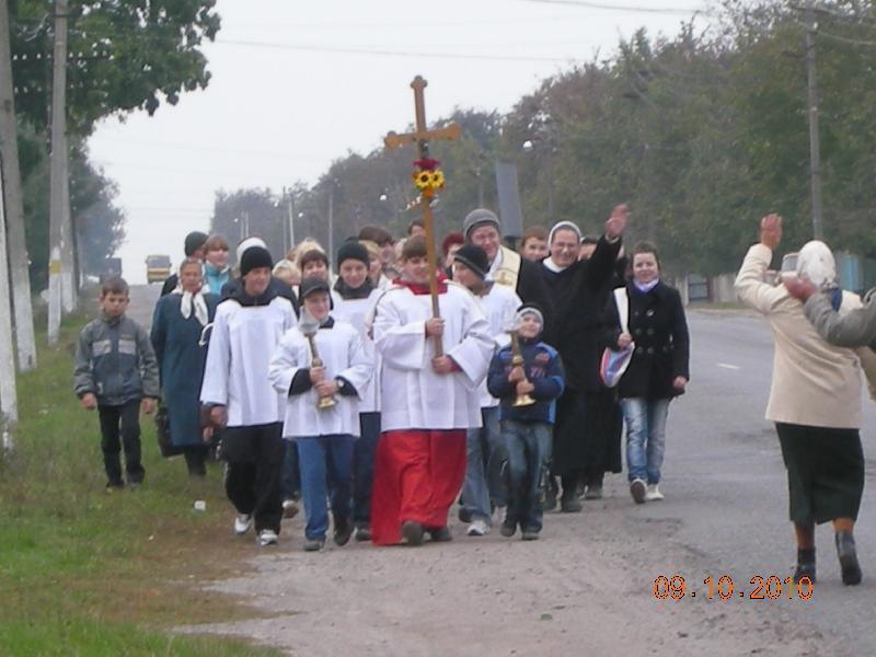 Oblackie wiadomości z Ukrainy Październik 2010 3 Miesiąc październik zgodnie z tradycją katolicką przeżywaliśmy w duchu