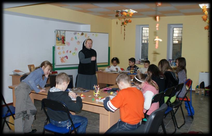 Każdego dnia od poniedziałku do soboty między 10:00 a 15:00 przychodziło nawet do 15 dzieci, którymi w sposób szczególny zajmowała się s.