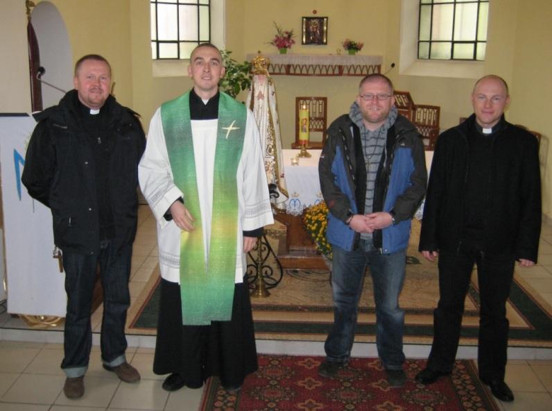 Wojciech z Sum, o. Piotr Franki OFMConv z Kremenczuka oraz o. Bernard Felczykowski OMI, który przewodniczył liturgii i wygłosił homilię.